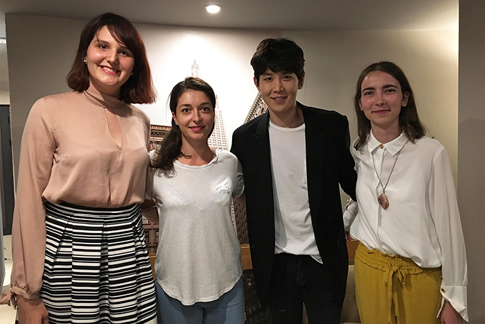  
Korea.net honorary reporters Yana Ilieva, Diana Trifonova and Bojana Doneva pose for a photo with the K-pop star after the Interview. 
